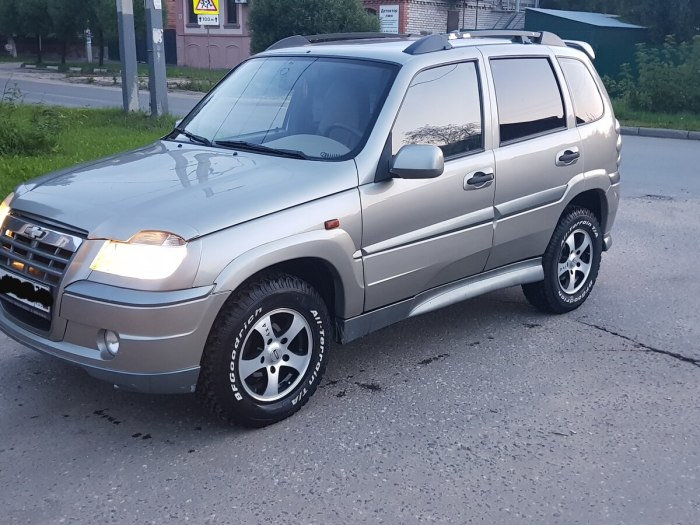 Нива Шевроле 2006 кварц