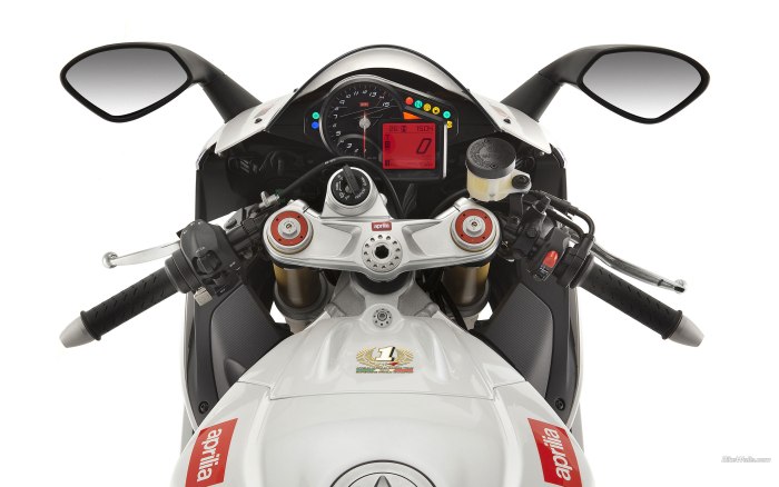 Априлия 1000 rsv4r