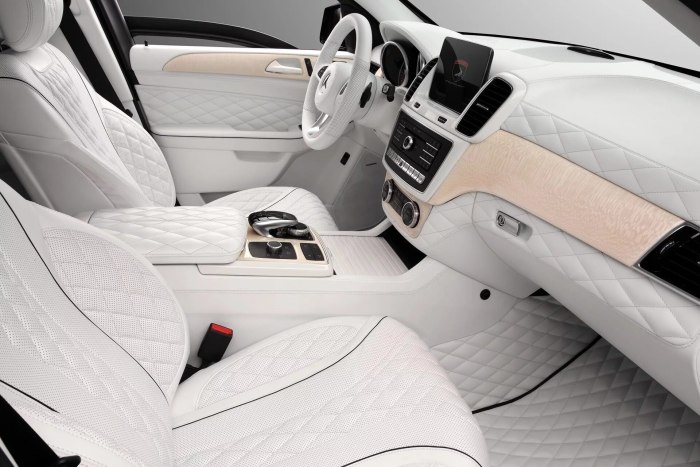 Mercedes Benz s 2024 белый салон