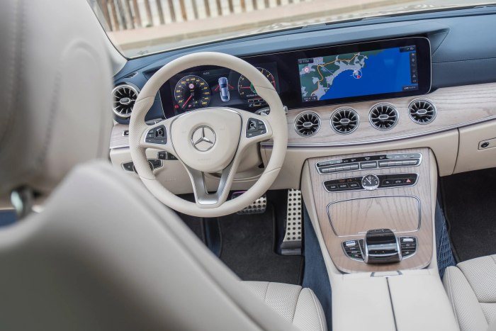 Mercedes Benz e300 Coupe белый салон