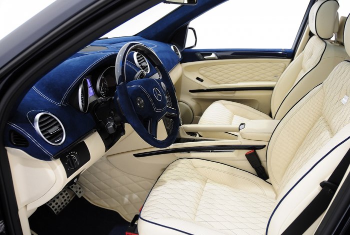 Mercedes Бенс белый салон