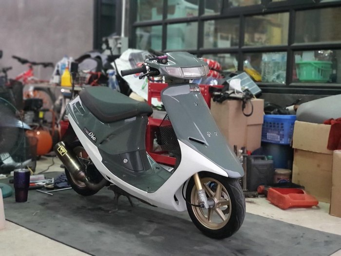 Scooters on Road ads ecofendliy