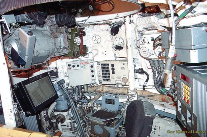 Место механика водителя танка т-80
