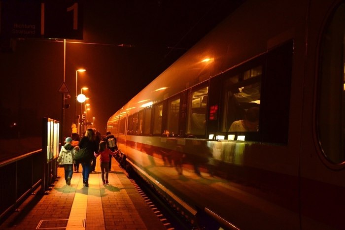 Перрон ночью