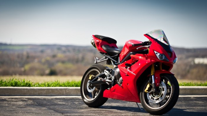 Triumph Daytona 675 Red