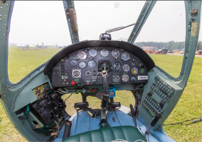 Приборная панель вертолета ми-8