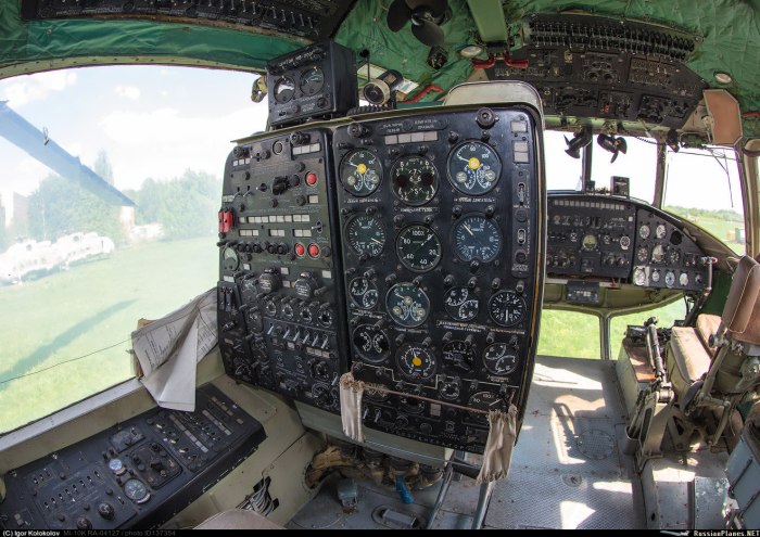 Кабина бортрадиста ми-6