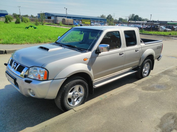 Nissan np300 Wheels