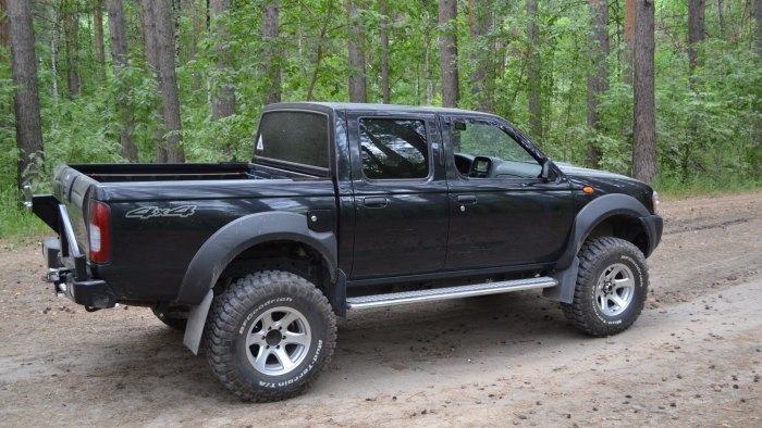 Nissan np300
