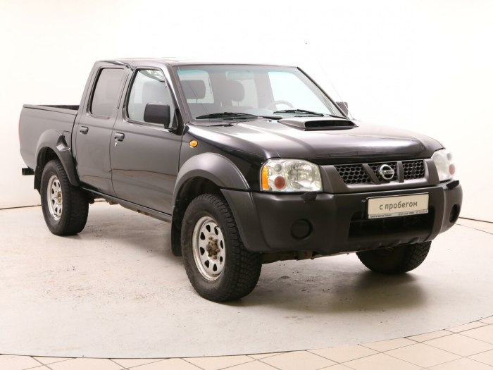 Nissan np300