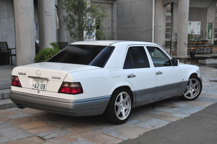 Mercedes w124 белый