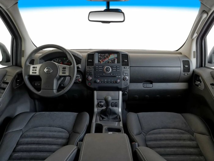 Nissan Navara d40 салон