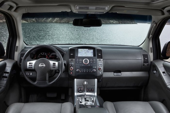 Nissan Pathfinder 2010 салон