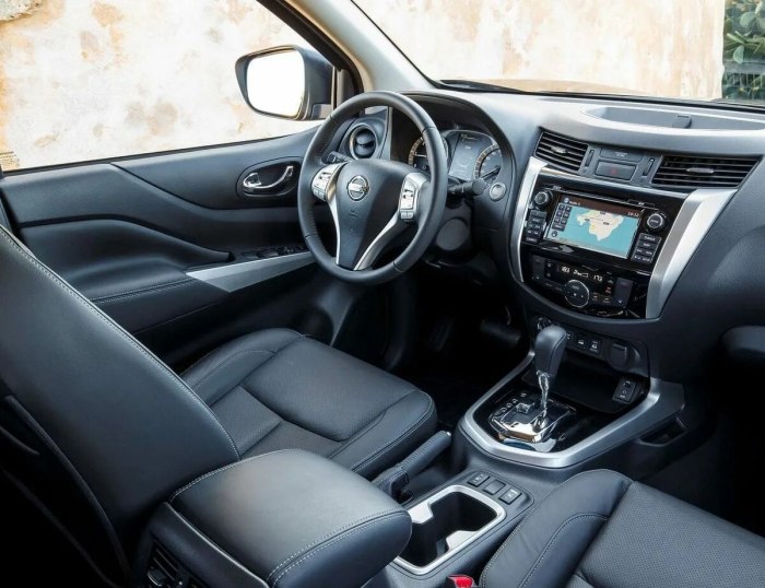 Nissan Navara 2015 года