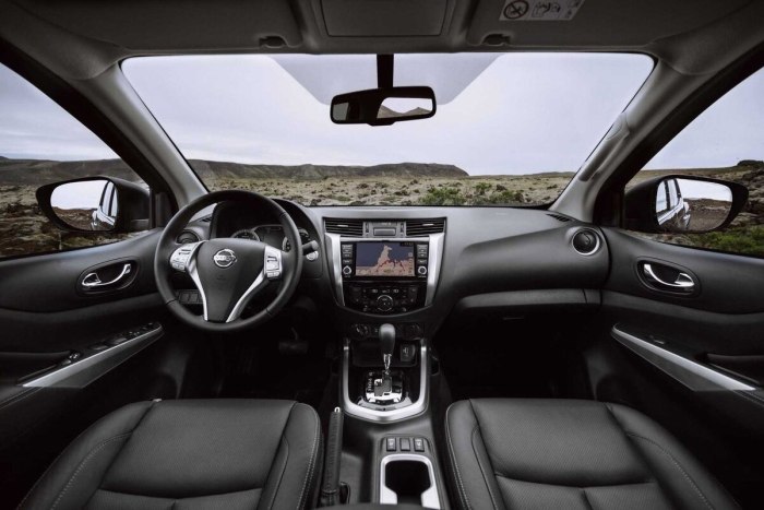 Nissan Navara 2022 салон