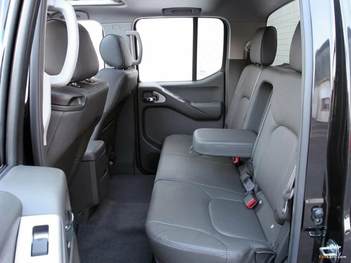 Nissan Navara 2008 салон
