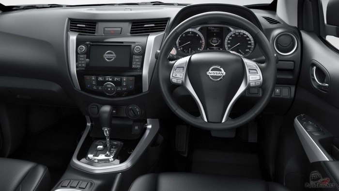 Nissan Navara 2015 года