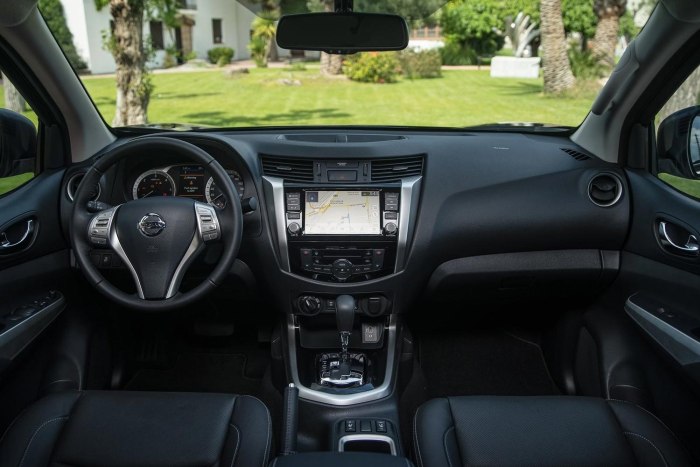 Nissan Navara 2018 салон