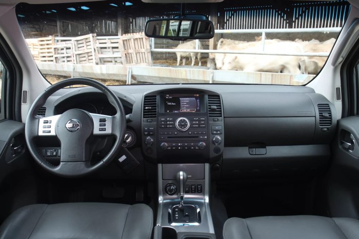 Nissan Pathfinder 2010 салон