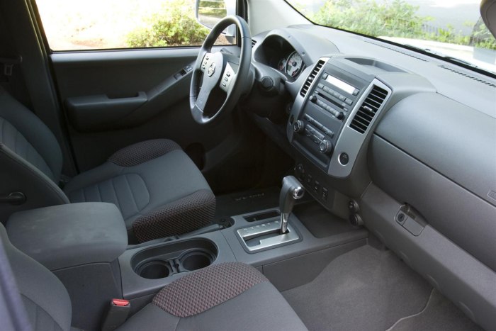 Nissan Frontier салон