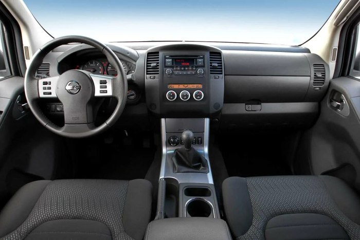 Nissan Navara 2007 салон
