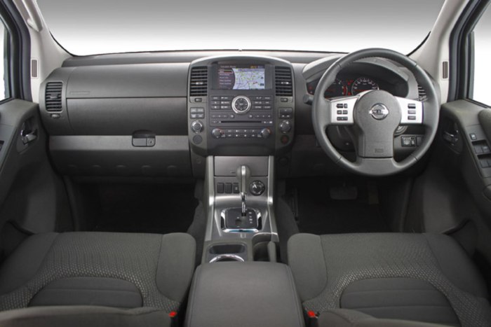 Nissan Navara d40 салон
