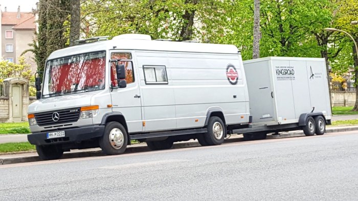 Mercedes Vario 818