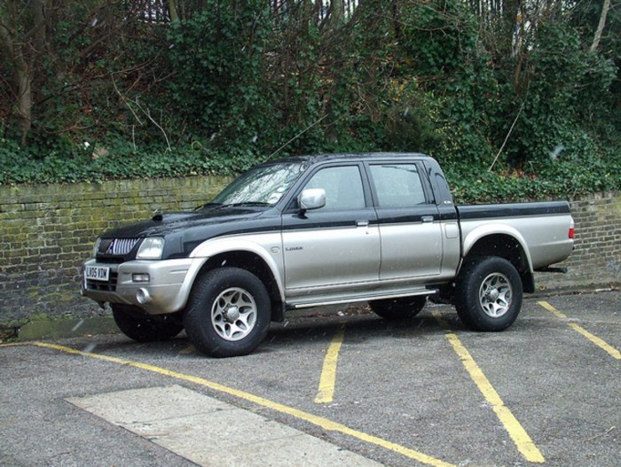 Митсубиси л200 2005