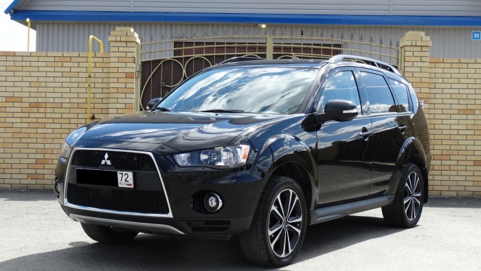 Mitsubishi Outlander XL 2012 черный