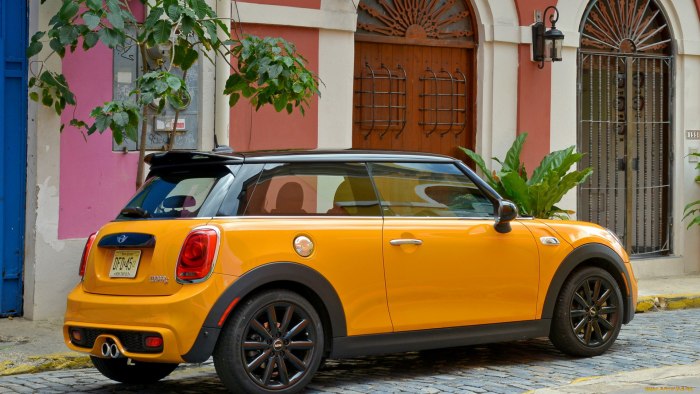 Mini Cooper r56 желтый