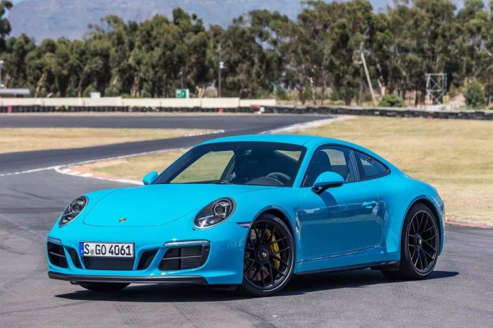 Porsche 911 Carrera голубая