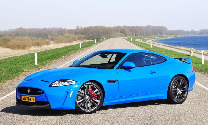 Jaguar XK 2012 голубой