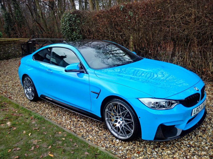 Цвет Miami Blue BMW 3