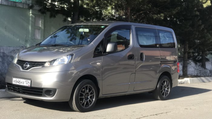 Ниссан нв 200