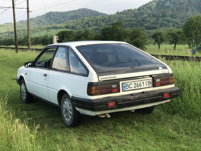 Nissan Sunny b11 Coupe