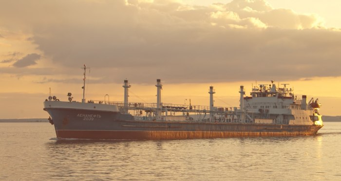 Танкер Ленанефть