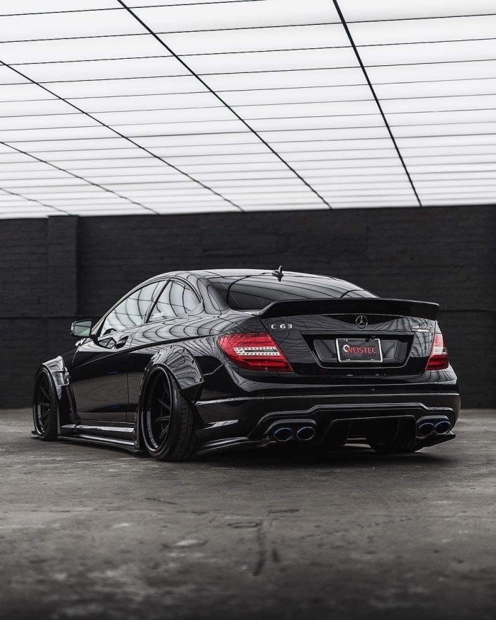 Мерседес-Бенц c63 AMG