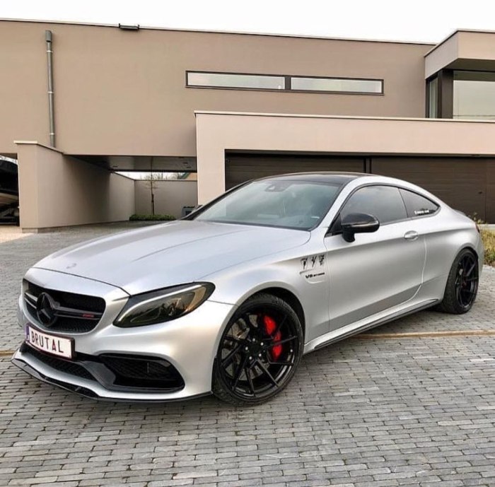 Мерседес-Бенц c63 AMG