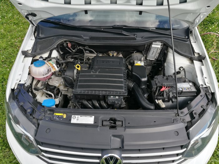 VW Polo 2011 под капотом