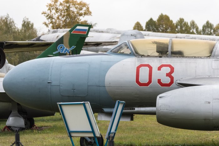 Барражирующий перехватчик як-25