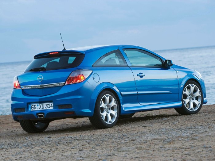 Opel Astra OPC 2005