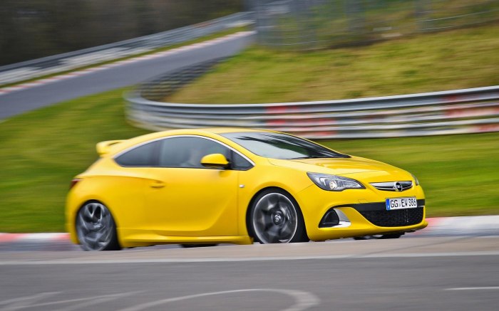 Opel Astra OPC 2013