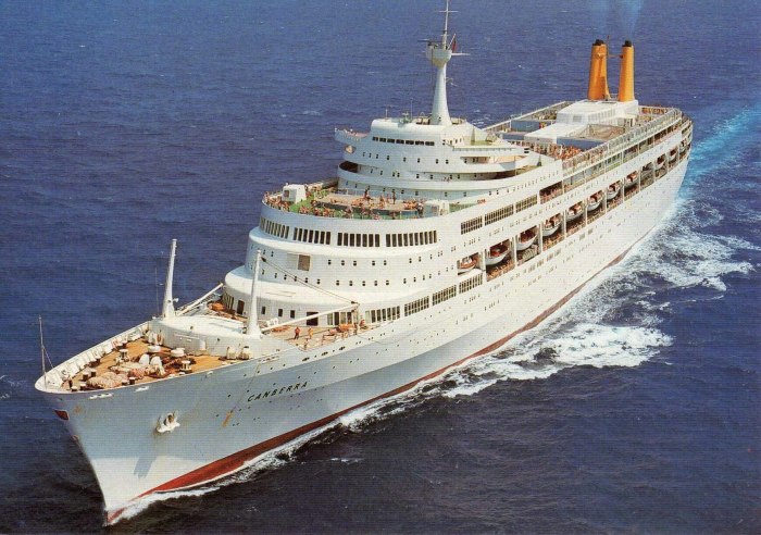 Лайнер Канберра