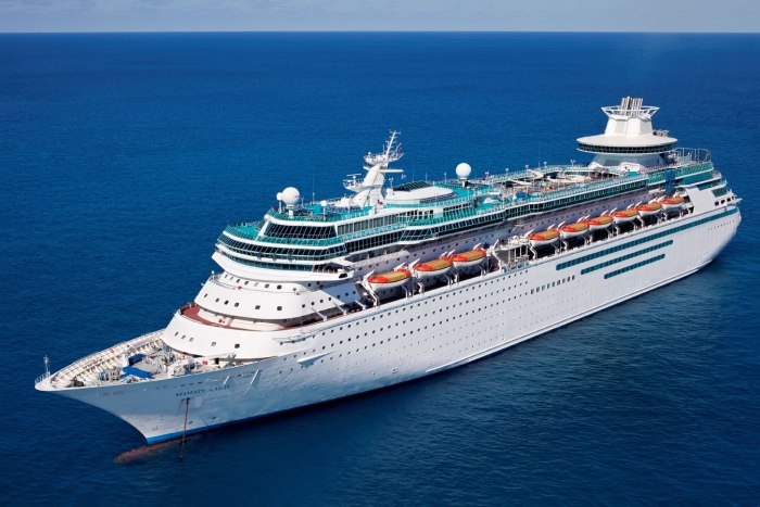 Grandeur of the Seas лайнер