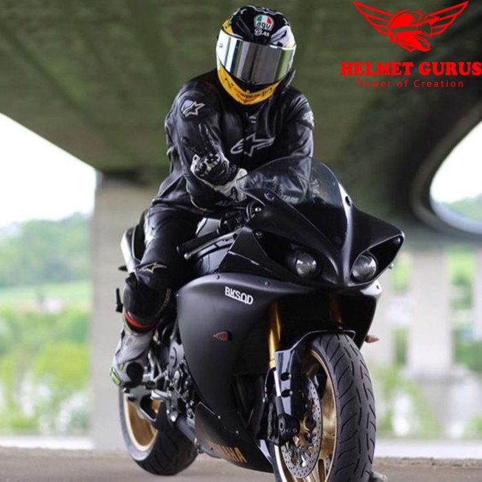 Yamaha r6 черный с мотогонщиком