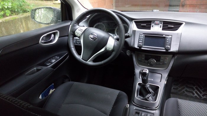 Nissan Tiida 2 салон