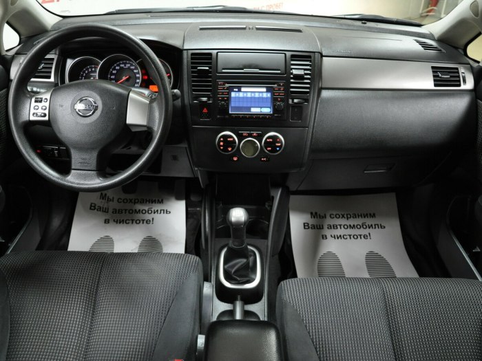 Nissan Tiida 1 салон
