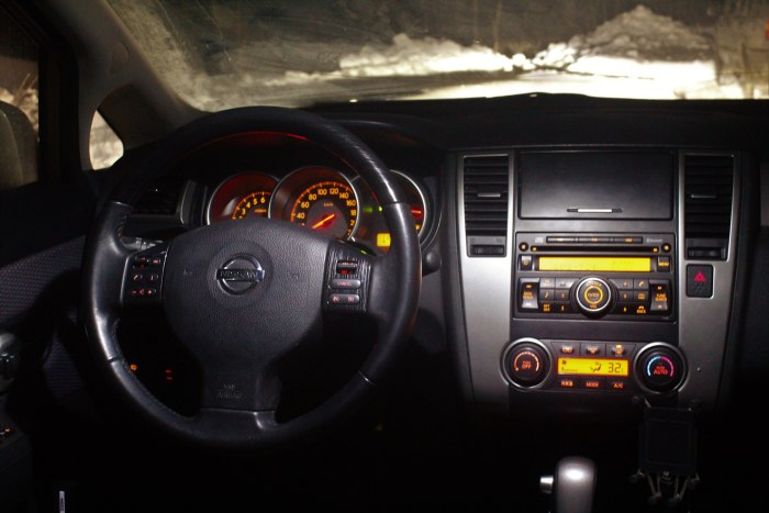Nissan Tiida 2008 панель