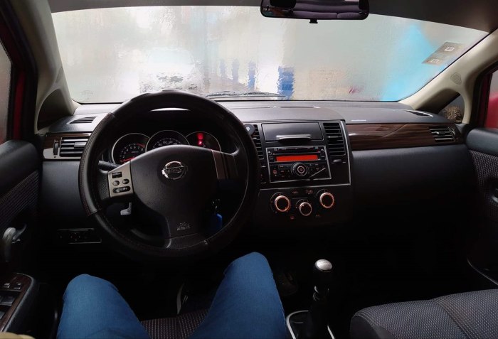 Nissan Tiida 2008 салон