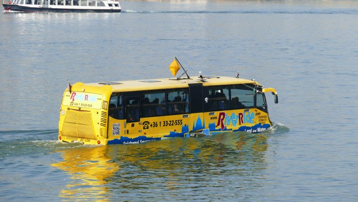 Водный автобус в Будапеште